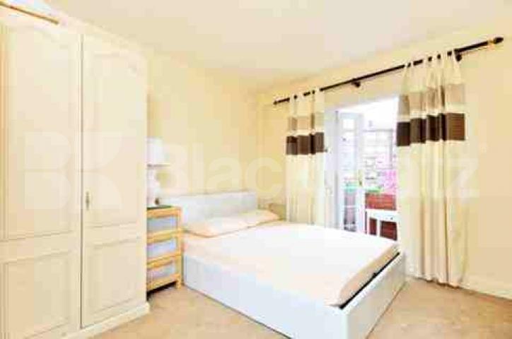 			UNDER OFFER , 2 Bedroom, 1 bath, 1 reception Flat			 Chiswick Village, Chiswick